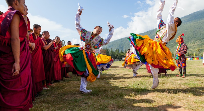 September 24, 2012: Monks prepare for a traditional dance at a Buddhist festival in honour of Guru Rinpoche.
136548161
monk, mask, dance, dragon, travel, bhutan, ritual, tsechu, people, wangdi, kingdom, costume, buddhist, himalaya, buddhism, festival, tradition, dragon festival, gross national happiness